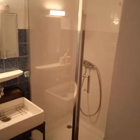 Acces Direct, Apartment