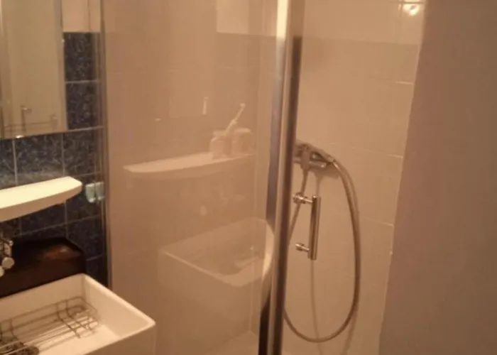 Acces Direct, Διαμέρισμα